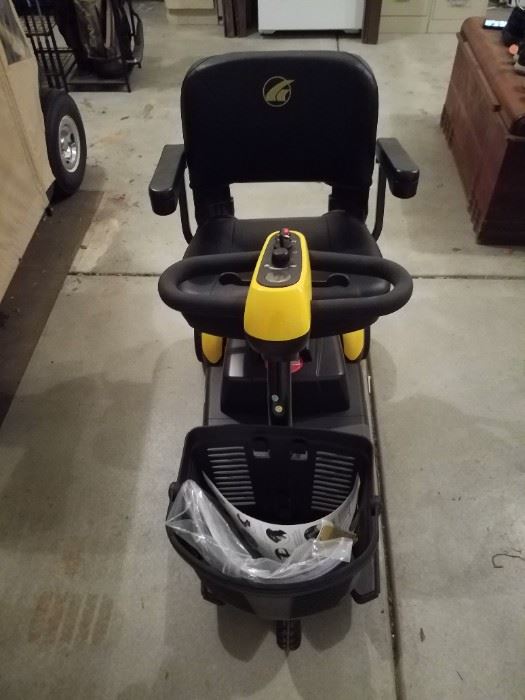 Buzz XLS around HD scooter, brand new but needs a battery