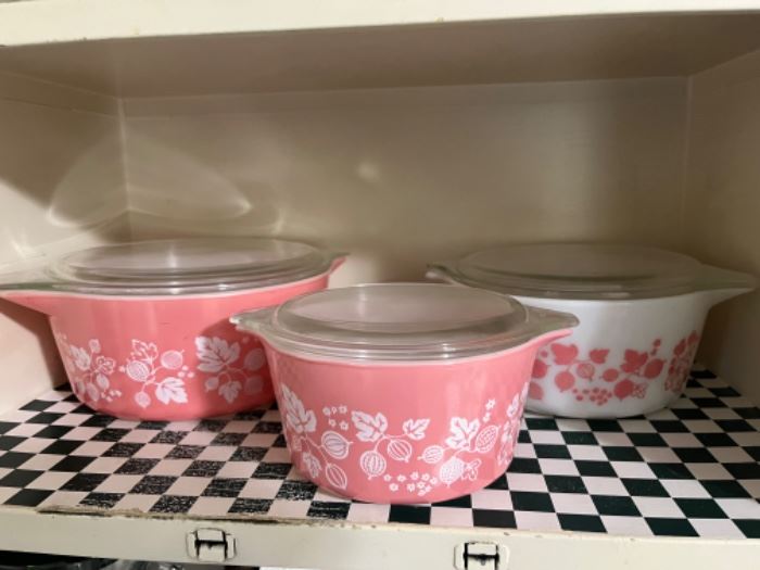 Pink Pyrex set