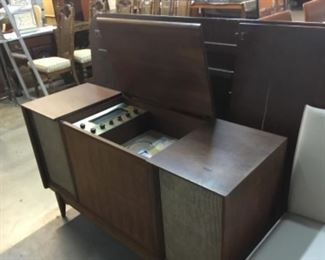 Vintage stereo cabinet (no stereo)