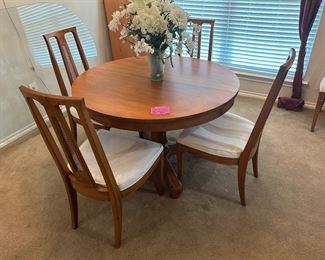 Drexel Heritage 1960's MCM Dining table with 6 chairs and one leaf with oval glass included when leaf is in