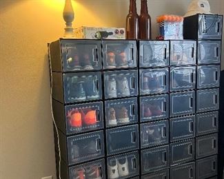 Storage for 31 pairs 