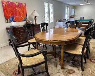 Lovely oval dining table and six chairs 