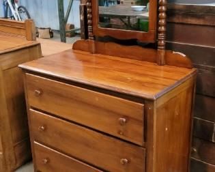 chest of drawers with mirror 