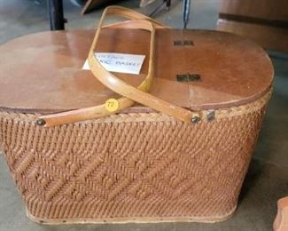 vintage picnic basket 