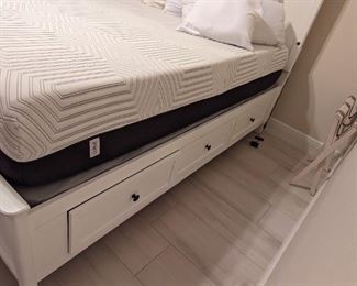 Queen size bed w/under bed storage drawers and memory foam mattress