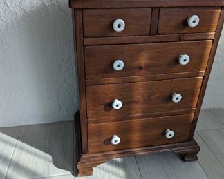 Small 5 drawer chest
