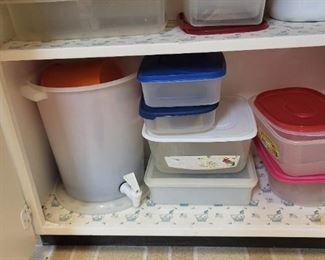 Ahh yes...the tupperware that I throw out that my mother sends me home with.