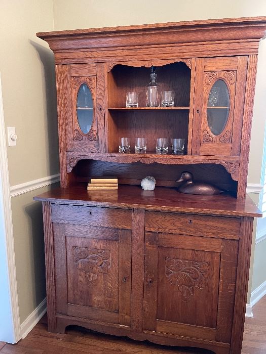 Antique cabinet and hutch, with working key!