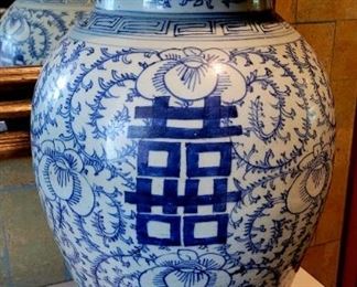 Large mid 19th century Chinese urn.