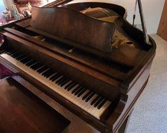 Beautiful Hardman baby grand piano..in excellent condition