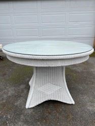 Round Wood Frame White Wicker Removable Top Outdoor Table with Glass Top