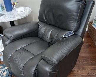 LA-Z-BOY Leather chair, power recline (like new)