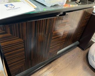 Credenza/cabinet