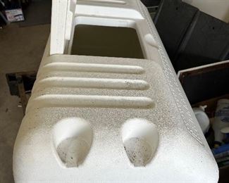 Igloo MaxCold Premium cooler 160 quart (280 cans) 40" L x 22" H