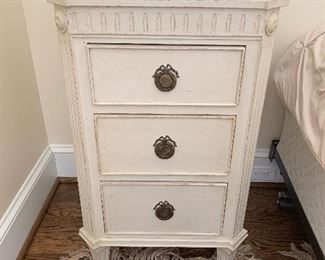 Pair of end tables/night stands 