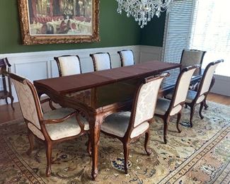 Louis XV French Provincial Table with 8 Chairs and 3 Leaves   maker  Karges Fine Furniture  Evansville IN  