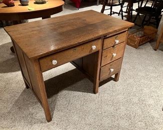 Lovely, small oak desk