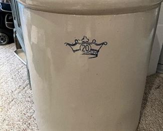 20 -gallon Robinson Ransbootom crock