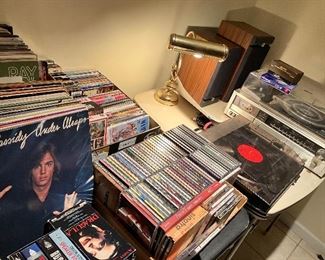 Albums, Cds, turntable