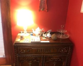 Items Located In The Dining Room