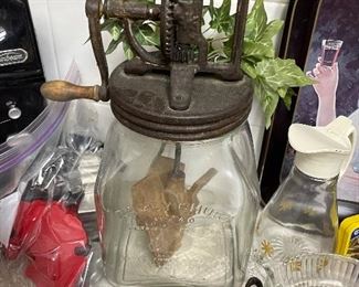 lots of great vintage finds at this one !!