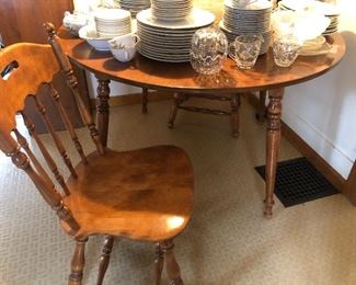 Ethan Allen Table with 4 Chairs (2 Leaves)