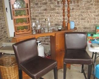 MID-CENTURY BAR & BAR STOOLS