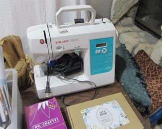 SINGER STYLIST SEWING MACHINE