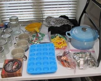 LOTS OF CUTE AND USEFUL KITCHEN ITEMS, BARELY USED.  A MICHELANGELO ENAMEL DUTCH OVEN! 