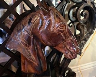 Horse sculpture 