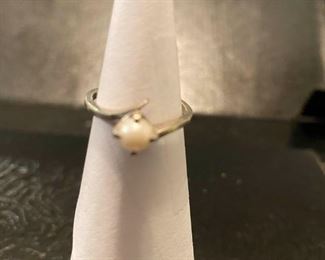 10 K Gold Pearl Ring