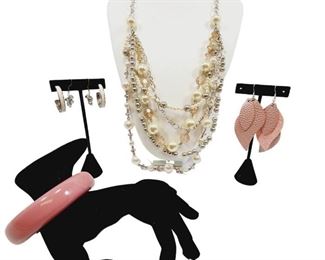 Vintage Avon Pearlesque Necklace More