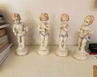 Figurines
