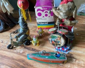 Antique tin toys 