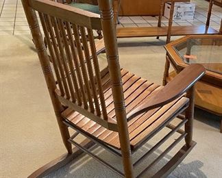 7	$110 	
Wood rocker flat arms 