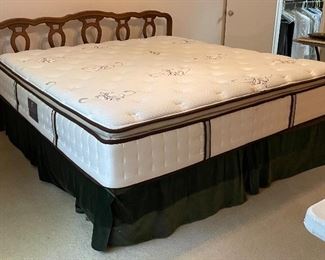 14	$200 	
King size bed with headboard 