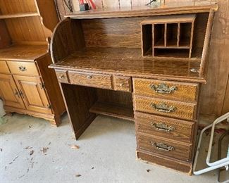 32	$95 	
Vintage retro Desk in garage metal & formica top