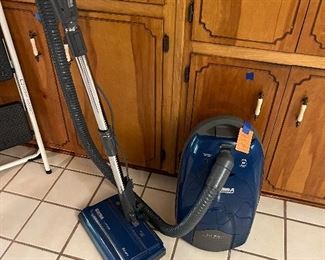 $100 - kenmoore canister vacuum 