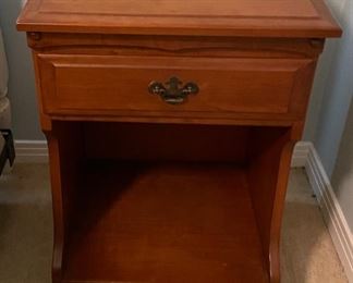 $75 
Side night stand wood with single drawer 18Wx15Dx26T