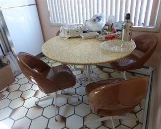 Vintage kitchen table with 4 chairs