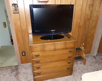 TV & vintage dresser