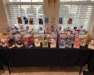 400+ beanie baby’s like new in display boxes..
