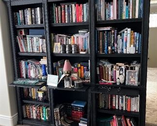 Each unit is in one piece. It does not separate.