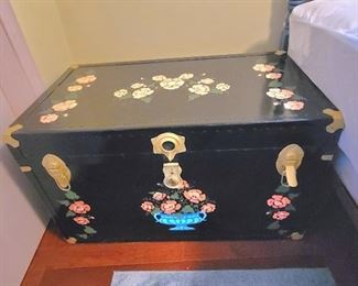 1 of 2 Pictures - Vintage Shipping Chest