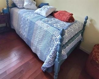 1 of 2 Pictures - Single Bed (1 of 2)