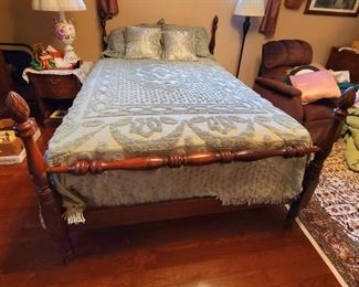 1 of 3 Pictures - Queen Bed