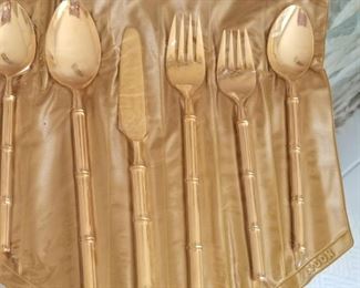 Set of eight flatware, large selection of gold and s ilver tones