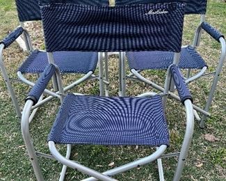Very nice folding chairs. In new condition.