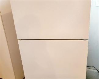 KIRKLAND Refrigerator $85 or bid #31