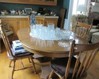 Rare Ethan Allen Colonial Maple Table with ArrowBack Chairs